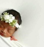 What should the photographer carry while they move for a newborn photoshoot?